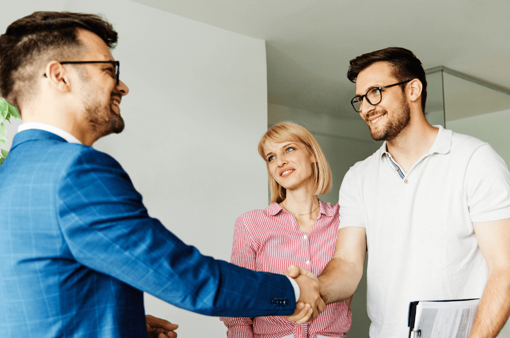 Zufriedene Bauherren nach erfolgreicher Energieberatung